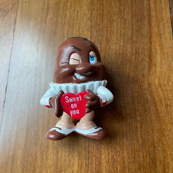 Vintage Winking Chocolate Truffle / Cupcake "Sweet on You" Plastic Cake Topper - Picture 6 of 7